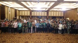 Wali Kota Batam Amsakar Achmad secara resmi membuka Pertemuan Regional Korps Alumni Himpunan Mahasiswa Islam (KAHMI) se-Sumatera bertajuk “Konsolidasi KAHMI untuk Indonesia” di Swiss-Belhotel Harbour Bay, Sabtu (20/9/2025). Foto: INIKEPRI.COM