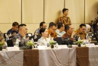 Wali Kota Batam Amsakar Achmad bersama Wakil Wali Kota Li Claudia Chandra menghadiri Rapat Koordinasi (Rakor) Pemerintahan se-Sumatera 2025 di Swiss-Belhotel Harbour Bay, Minggu (21/9/2025). Rakor dipimpin langsung Menteri Dalam Negeri Tito Karnavian. Foto: INIKEPRI.COM