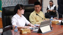 Wakil Wali Kota Batam, Li Claudia Chandra, memimpin jalannya rapat lanjutan Pertimbangan Forum Penataan Ruang Daerah (FPRD), di Kantor Wali Kota Batam, Selasa (23/9/2025). Foto: INIKEPRI.COM/Media Center Batam 