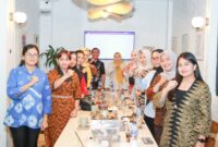 Ketua TP PKK Kota Batam sekaligus Ketua Dekranasda Kota Batam, Hj. Erlita Amsakar, menggelar silaturahmi bersama para istri Forum Koordinasi Pimpinan Daerah (Forkopimda). Foto: INIKEPRI.COM/Media Center Batam 