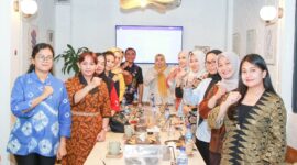 Ketua TP PKK Kota Batam sekaligus Ketua Dekranasda Kota Batam, Hj. Erlita Amsakar, menggelar silaturahmi bersama para istri Forum Koordinasi Pimpinan Daerah (Forkopimda). Foto: INIKEPRI.COM/Media Center Batam 