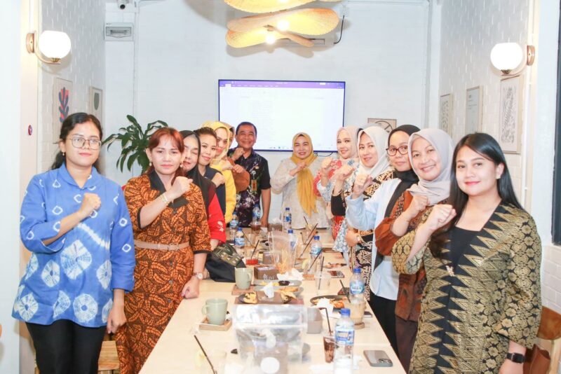 Ketua TP PKK Kota Batam sekaligus Ketua Dekranasda Kota Batam, Hj. Erlita Amsakar, menggelar silaturahmi bersama para istri Forum Koordinasi Pimpinan Daerah (Forkopimda). Foto: INIKEPRI.COM/Media Center Batam 