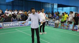 Wali Kota Batam Amsakar Achmad membuka TM Badminton 3rd Anniversary Tournament 2025. Foto: INIKEPRI.COM