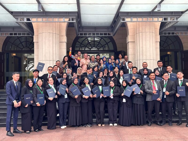 saat menutup program English for Effective Negotiations yang berlangsung hampir satu bulan di Singapura, Senin (29/9/2025). Foto: INIKEPRI.COM