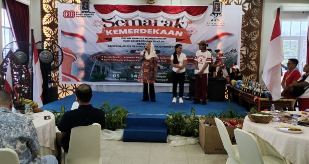 Bupati Natuna Cen Sui Lan dalam kegiatan Lomba Antar Sekolah yang digelar untuk memperingati Hari Ulang Tahun (HUT) ke-80 Republik Indonesia. Foto: INIKEPRI.COM/NatunaKab