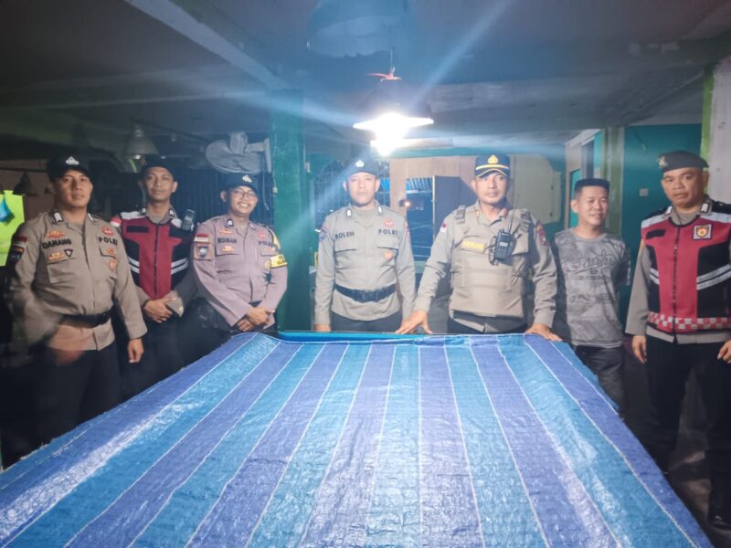 Polsek Belakang Padang melaksanakan kegiatan Cipta Kondisi (Cipkon) Kamtibmas dan Kegiatan Rutin Yang Ditingkatkan (KRYD) pada Sabtu (13/9/2025) malam. Foto: INIKEPRI.COM