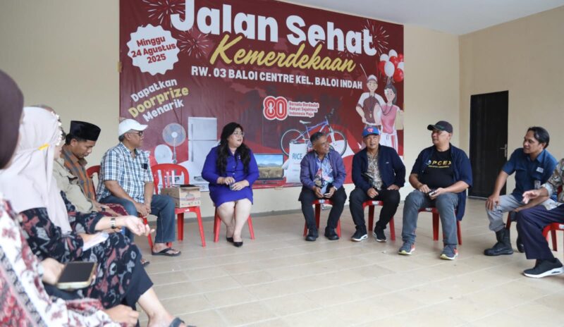 Badan Pengusahaan (BP) Batam melalui Deputi Bidang Pelayanan Umum, Ariastuty Sirait menemui langsung warga Perumahan Baloi Center, terkait adanya keluhan mengenai distribusi air, Rabu (17/9/2025). Foto: INIKEPRI.COM/BP Batam 