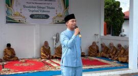 Ketua Majelis Ulama Indonesia (MUI) Kecamatan Belakang Padang, Habiburokhman, M.Pd.I., menyampaikan tausyiah di SMA Negeri 2 Batam. Foto: INIKEPRI.COM