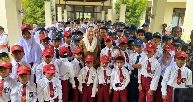 Bupati Natuna Cen Sui Lan meresmikan Sekolah Rakyat. Foto: INIKEPRI.COM