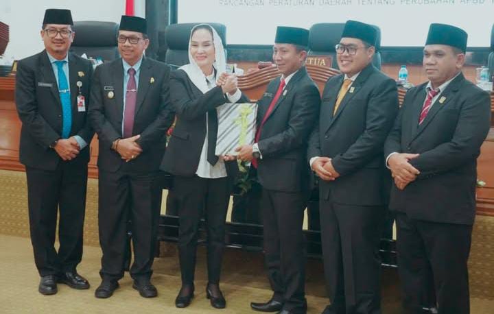 Bupati Natuna Cen Sui Lan hadir di Paripurna DPRD Kabupaten Natuna. Foto: INIKEPRI.COM/NatunaKab 