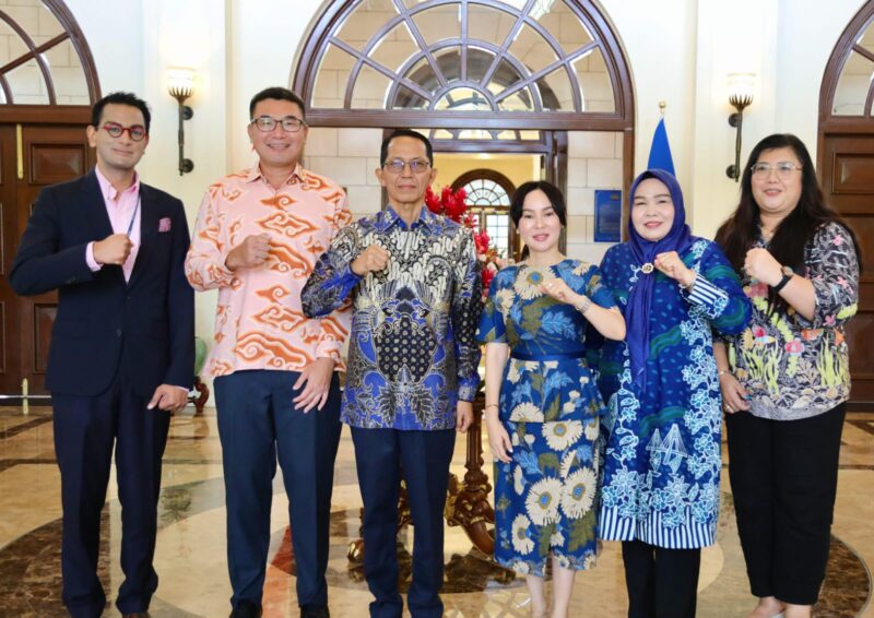 Amsakar Achmad dan Li Claudia Chandra saat menghadiri undangan Konsulat Jenderal Singapura untuk Batam, Gavin Ang dalam rangkaian kunjungan kerja di Singapura pada Senin, (29/9/2025). Foto: INIKEPRI.COM/BP Batam 
