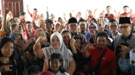 Wali Kota Tanjungpinang, Lis Darmansyah, bersilaturahmi dengan calon wali murid Sekolah Rakyat di Jalan Borobudur, Kamis (25/9/2025). Foto: INIKEPRI.COM/TanjungpinangKota 