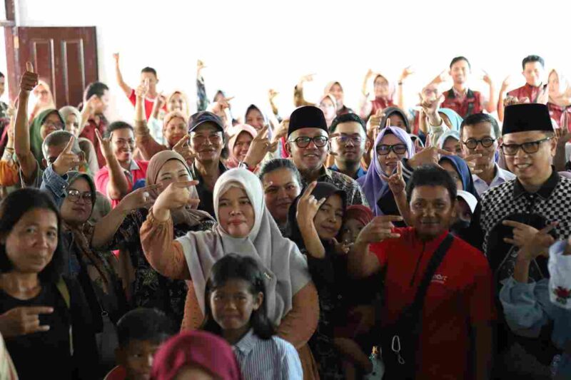 Wali Kota Tanjungpinang, Lis Darmansyah, bersilaturahmi dengan calon wali murid Sekolah Rakyat di Jalan Borobudur, Kamis (25/9/2025). Foto: INIKEPRI.COM/TanjungpinangKota 