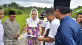 Bupati Natuna Cen Sui Lan saat meninjau sekolah rakyat beberapa waktu lalu. Foto: Arsip