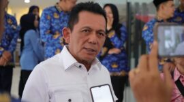 Gubernur Kepri Ansar Ahmad memberikan keterangan pers usai melaksanakan gelar wicara (talkshow) di RRI Tanjungpinang, Rabu (17/9/2025). Foto: INIKEPRI.COM/KepriProv 