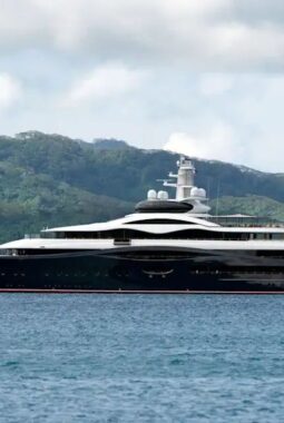 Zuckerberg Beli Kapal $300 Juta, Publik Geram Soal Kemewahan & Dampak Lingkungan