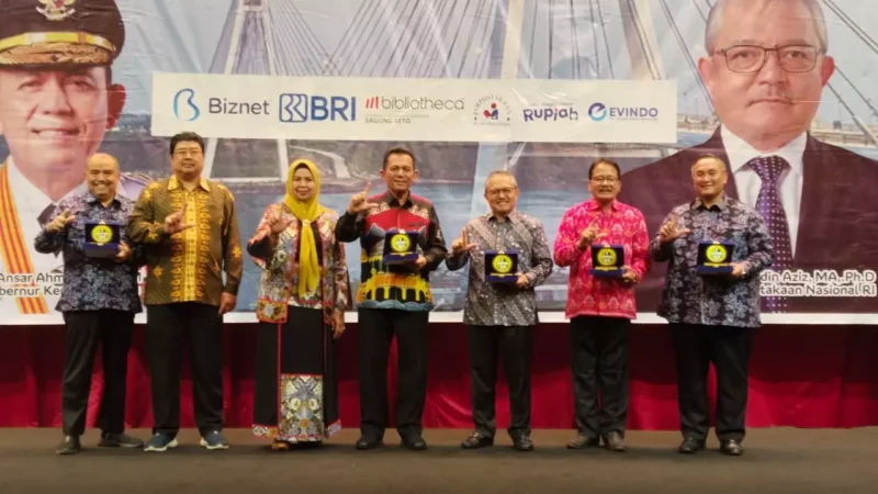 Gubernur Ansar saat membuka secara resmi Seminar Ilmiah Nasional dan Kongres ke-XVI Ikatan Pustakawan Indonesia (IPI) di Ballroom Hotel Harmoni One, Batam Centre, Rabu (17/9/2025) malam. Foto: INIKEPRI.COM/KepriProv 