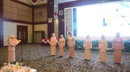 Ketua DWP Provinsi Kepri, Nong Rochaiza Adi Prihantara, melantik jajaran pengurus dari DWP Kota Tanjungpinang, Kabupaten Lingga, Kabupaten Natuna, Kabupaten Anambas dan Kabupaten Karimun. Foto: INIKEPRI.COM/KepriProv 