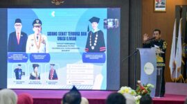 Gubernur Ansar Ahmad menyampaikan orasi ilmiah pada Sidang Senat Terbuka Dies Natalis ke-14 dilaksanakan Poltekkes Kemenkes Tanjungpinang, Kamis (25/9/2025). Foto: INIKEPRI.COM/KepriProv 