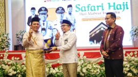 Gubernur Kepulauan Riau H Ansar Ahmad membuka kegiatan Safari Haji yang diselenggarakan oleh Badan Pengelola Keuangan Haji (BPKH) bersama Bank Riau Kepri Syariah (BRKS) di Aula Wan Seri Beni, Tanjungpinang, Senin (22/9/2025). Foto: INIKEPRI.COM/KepriProv 