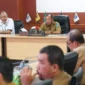 Sekdaprov Kepri Adi Prihantara memimpin rapat persiapan Peringatan Hari Jadi Provinsi Kepri ke-23, Selasa (16/9/2025). Foto: INIKEPRI.COM/KepriProv 