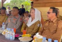 Bupati Natuna Cen Sui Lan saat menyampaikan keinginan Gunung Putri sebagai model percontohan pertanian di Natuna. Foto: INIKEPRI.COM/Prokopim Natuna