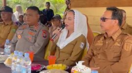 Bupati Natuna Cen Sui Lan saat menyampaikan keinginan Gunung Putri sebagai model percontohan pertanian di Natuna. Foto: INIKEPRI.COM/Prokopim Natuna
