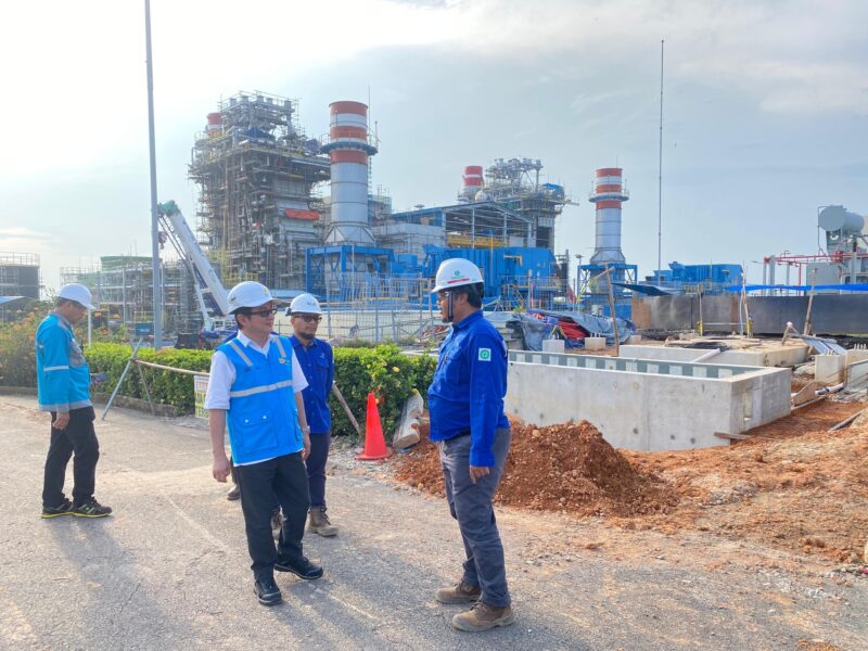 Jajaran Direksi dan Komisaris PT PLN Batam meninjau langsung kesiapan pembangkit dan keandalan listrik menyambut momentum selama perayaan Hari Raya Waisak 2569 BE yang berlangsung pada Senin (12/5/2025). Foto: INIKEPRI.COM/PLN Batam 