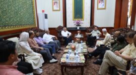 Gubernur Kepri Ansar Ahmad, Kamis (9/10/2025) menerima kunjungan Chairman dan Managing Director Mustafa Centre Singapore dan jajaran manajemen. Pertemuan berlangsung di Gedung Daerah Tanjungpinang. Foto: INIKEPRI.COM/KepriProv 