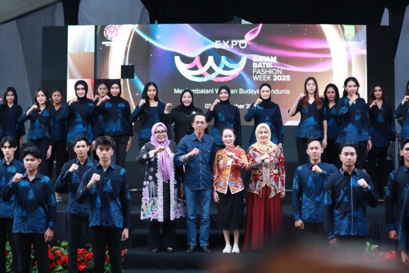 Pembukaan Expo Batam Batik Fashion Week (BBFW) 2025 berlangsung meriah di Dataran Engku Putri, Kamis (2/10/2025). Foto: INIKEPRI.COM/Media Center Batam 