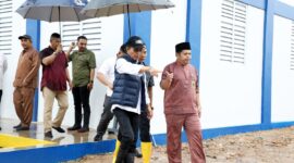 Wali Kota Batam, Amsakar Achmad, meninjau rumah pompa baru yang dibangun di kawasan Pasar Jodoh, Jumat (3/10/2025). Foto: INIKEPRI.COM/Media Center Batam 