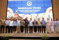 Amsakar Achmad saat membuka kegiatan Bimbingan Teknis (Bimtek) bagi petugas penjamah makanan dari Satuan Pelayanan Pemenuhan Gizi (SPPG) wilayah I Provinsi Kepri, di Grand Mercure Batam Centre, Sabtu (4/10/2025). Foto: INIKEPRI.COM