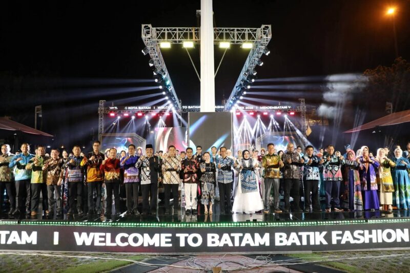 Malam Puncak Batam Batik Fashion Week (BBFW) 2025 di Dataran Engku Putri Batam Center, Sabtu (4/10/2025). Foto: INIKEPRI.COM