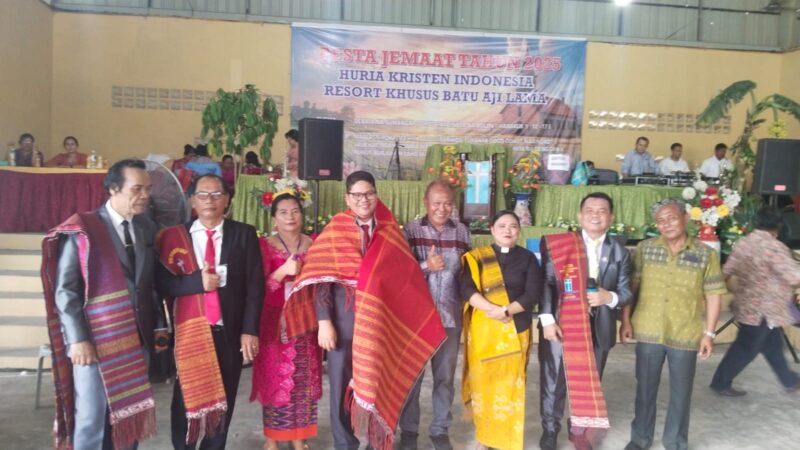 Kadis Kominfo Kota Batam, Rudi Panjaitan menghadiri acara Pesta Gotilon HKI Batuaji Lama yang berlangsung pada Minggu(5/10/25) di gedung serbaguna HKI Batuaji Lama di kelurahan Sagulung Kota, Batam. Foto: INIKEPRI.COM/Media Center Batam 