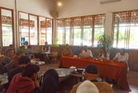 Ngopi bareng insan pers bersama Amsakar Achmad dan Li Claudia Chandra. Foto: INIKEPRI.COM