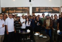 Amsakar Achmad dan Li Claudia Chandra saat coffee morning bersama awak media. Foto: INIKEPRI.COM