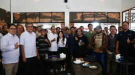 Amsakar Achmad dan Li Claudia Chandra saat coffee morning bersama awak media. Foto: INIKEPRI.COM