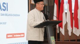 Penjabat (Pj) Sekretaris Daerah Kota Batam, Firmansyah, membuka secara resmi Sosialisasi Pedoman Penyusunan Anggaran Pendapatan dan Belanja Daerah (APBD) Tahun Anggaran 2026. Foto: INIKEPRI.COM/Media Center Batam 