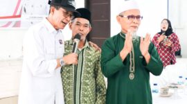 Amsakar Achmad dalam silaturahmi di Belakang Padang. Foto: INIKEPRI.COM