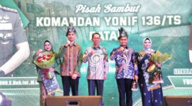 Amsakar dalam acara pisah sambut Komandan Yonif 136/Tuah Sakti dari Letkol Inf Bayu Hanuranto Wicksono kepada Letkol Inf Yudi Satria Prabowo di Hotel Wyndham Batam, Senin (27/10/2025) malam. Foto: INIKEPRI.COM