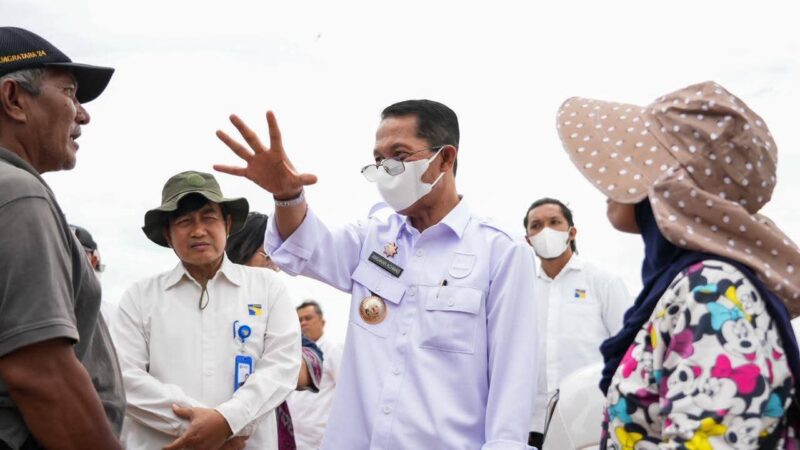 Amsakar kembali turun langsung meninjau penanganan sampah di kawasan akses menuju Instalasi Pengolahan Air Limbah (IPAL) Bengkong Sadai. Foto: INIKEPRI.COM