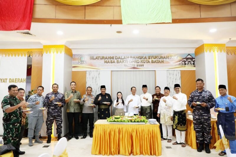 Silaturahmi dan Syukuran XXV Masa Bakti DPRD Kota Batam yang digelar di lobi Kantor DPRD Kota Batam, Jumat (31/10/2025). Foto: INIKEPRI.COM
