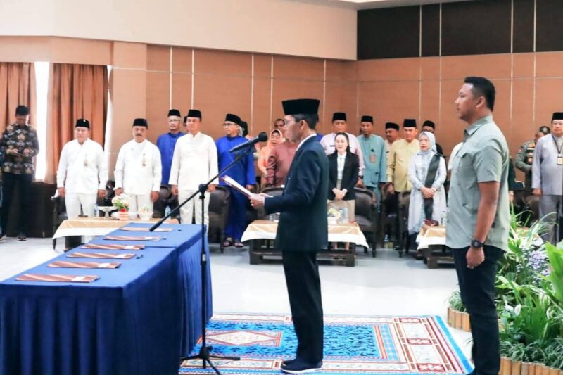 Wali Kota Batam Amsakar Achmad memimpin pengambilan sumpah jabatan di hadapan para pejabat, Forkopimda, dan tamu undangan. Foto: INIKEPRI.COM