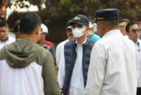 Kepala BP Batam, Amsakar Achmad, meninjau langsung kondisi sejumlah chassis kontainer yang terparkir di bahu Jalan Yos Sudarso, Batu Ampar, pada Jumat (3/10) siang. Foto: INIKEPRI.COM/BP Batam 