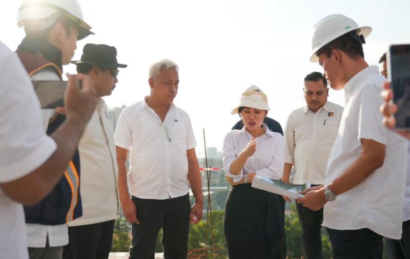 Wakil Kepala BP Batam, Li Claudia Chandra, melakukan inspeksi mendadak (sidak) ke lokasi proyek pembangunan Bukit Maranatha di Kawasan Kampung Pelita, Senin (6/10/2025). Foto: INIKEPRI.COM