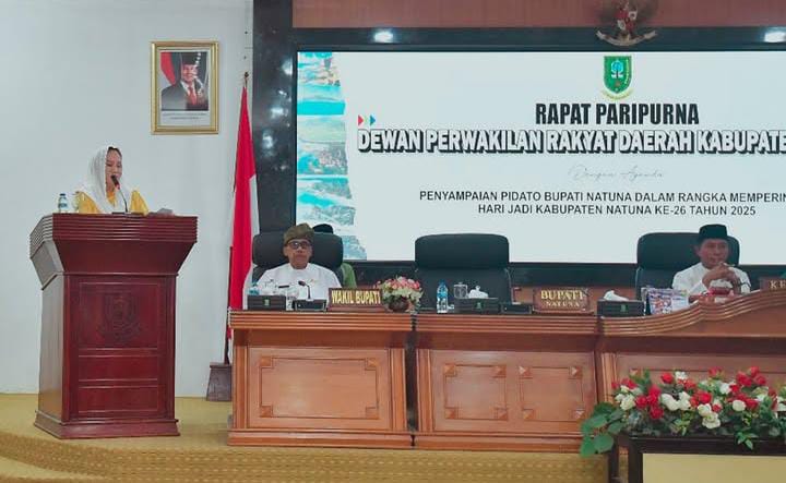 Bupati Cen Sui Lan menyampaikan pidato pada rapat paripurna HUT Natuna ke-26. Foto: INIKEPRI.COM/NatunaKab 
