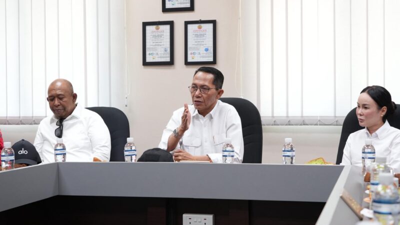 Kepala BP Batam Amsakar Achmad dan Wakil Kepala BP Batam Li Claudia Chandra melakukan sidak ke perusahaan galangan kapal PT. ASL Tanjunguncang, Kamis siang (16/10/2025).  Foto: INIKEPRI.COM/BP Batam 