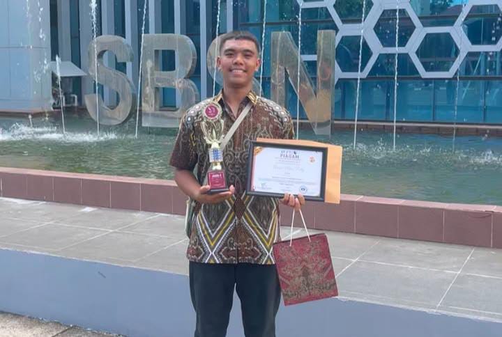 Langkah kecil dari Batam untuk mimpi besar Indonesia — Arvin Max Patty, siswa SMK Negeri 6 Batam, membawa harum nama daerah lewat prestasinya di ajang FPU Leader Forum 2025 Universitas Indonesia. Foto: INIKEPRI.COM/Instagram @vinnnmax