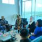 Bupati Natuna Cen Sui Lan bersama jajaran Pemerintah Kabupaten Natuna menyambut kedatangan Komandan Pangkodaeral IV Batam beserta rombongan di ruang VIP Lanud Raden Sadjad, Ranai, Selasa (21/10/2025). Foto: INIKEPRI.COM/NatunaKab
