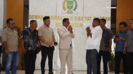 Anwar Anas saat menyambut Komisi I DPRD Kabupaten Padang Lawas, Sumatera Utara. Foto: INIKEPRI.COM